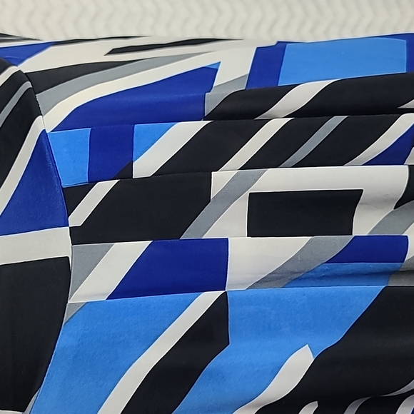 Dress Barn plus size sleeveless top. - Picture 2 of 6